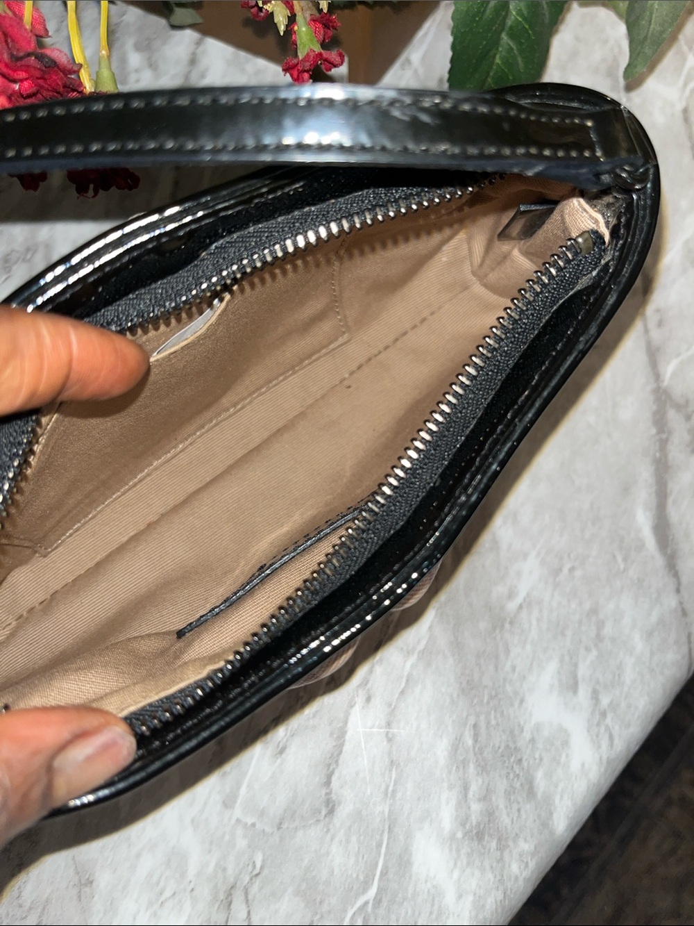 Burberry Beige Plaid Shoulder Bag with Black Trim - Picture 12 of 17
